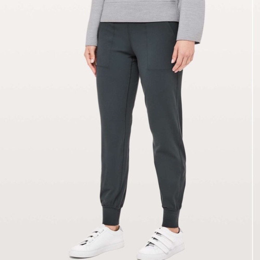 Lululemon align joggers in grey
